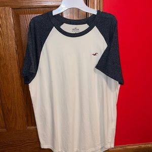 Hollister t shirt